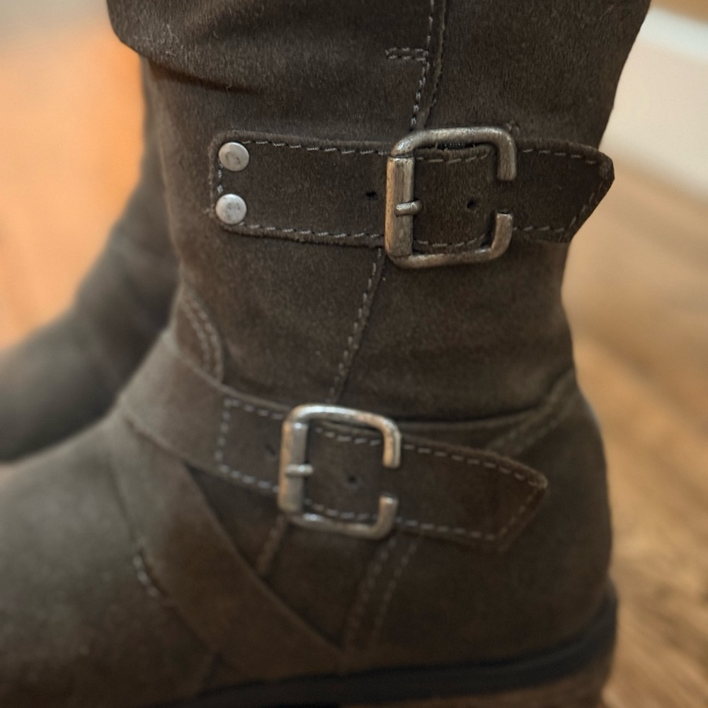 Artisan ‘Kate’ Suede Moto Biker Boots in Charcoal/Dark Taupe Made in Portugal. - Picture 4 of 15